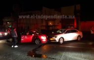 Choque de frente deja daños materiales en Zamora