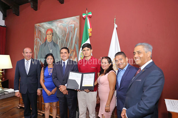 Michoacán tiene talento y futuro en sus jóvenes: Silvano Aureoles
