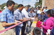 Arturo Hernández inauguró obra de pavimentación de calle en Aranza