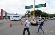 Conductores piden reforzar seguridad en semáforo de cruce en Juárez y López Mateos