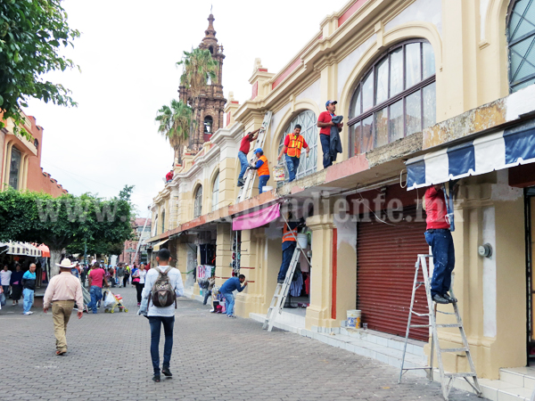 Comerciantes obligados a bajar sus cortinas en Mercado de los Dulces