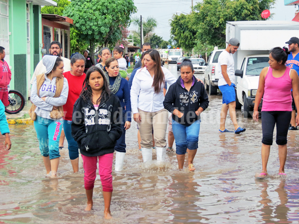 Asciende número de familias damnificadas en Valle Dorado, son casi 300 personas afectadas
