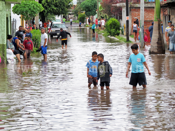 Centro de Salud Niños Héroes acerca brigadas de médicos y enfermeras en zonas afectadas por lluvias