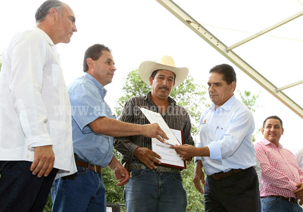 Entregan Estado y Federación más de mil mdp en apoyos a productores michoacanos