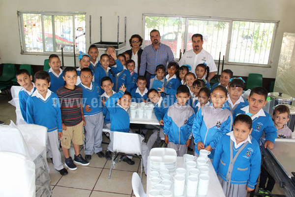 Seguirá el fortalecimiento a la Educación en Ixtlán