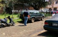 Hallan muerto dentro su camioneta a aguacatero y Rural de Caballería, en Los Reyes