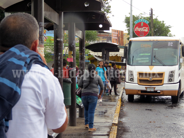 Concesionarios del transporte público sufren para contratar choferes
