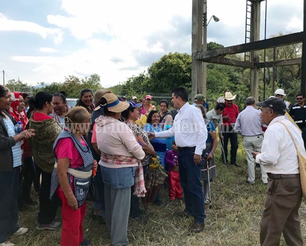 CEAC lleva servicio de agua potable a Urén, municipio de Chilchota