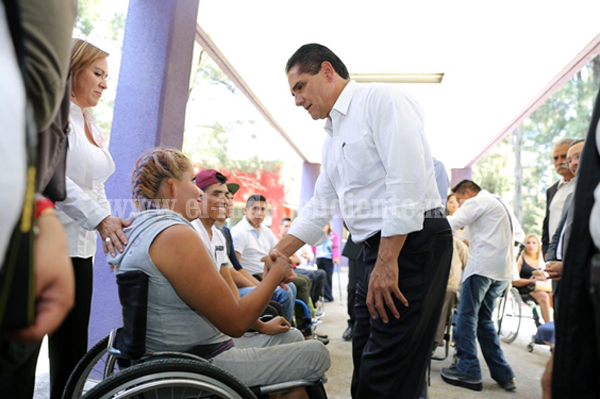 Inaugura y arranca obras Gobernador para personas con discapacidad