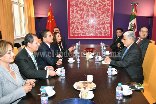Inicia gira de trabajo de Silvano Aureoles en China; se reúne con el embajador de México