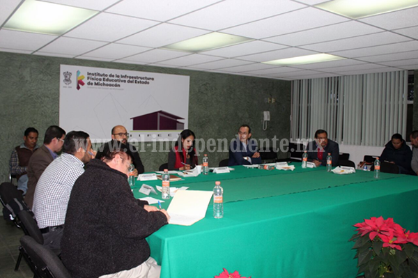 Acciones contundentes para mejorar la infraestructura educativa en Michoacán