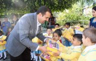 Más de 150 infantes beneficiados con kits de útiles escolares en Ixtlán