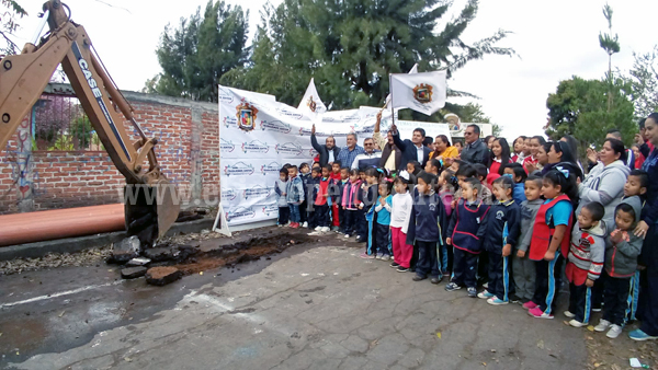 “Ninguna escuela del municipio se quedará sin nuestro apoyo”: Rubén Cabrera