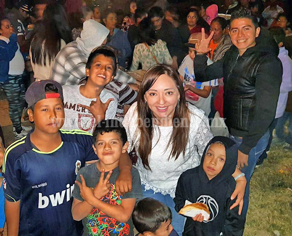 Noemí Ramírez comparte Rosca de Reyes con sectores vulnerables