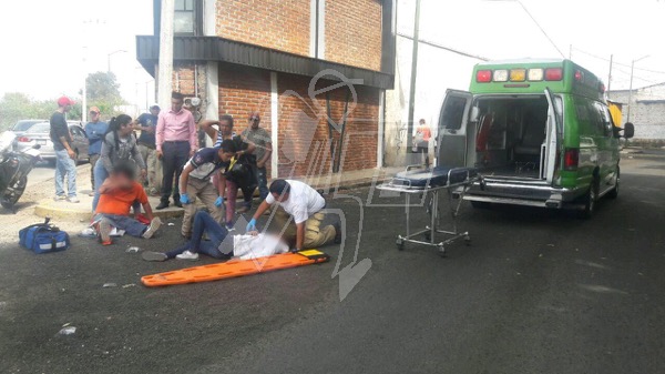 Dos heridos al derrapar motocicleta en Zamora