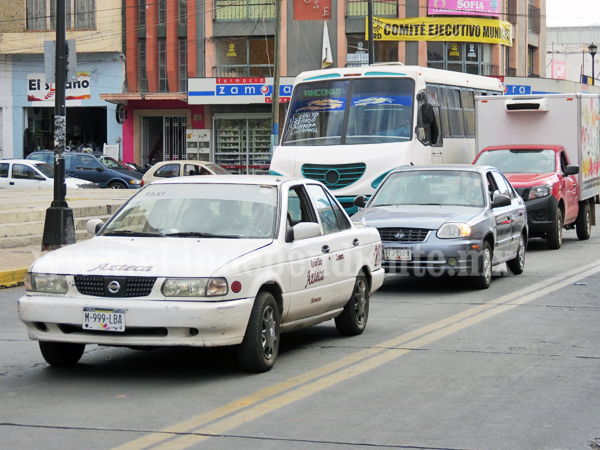 Conductores de taxis y urbanos que incrementen tarifas, serán infraccionados