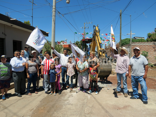 Impactan a pobladores de calle Uruguay al rehabilitar drenaje