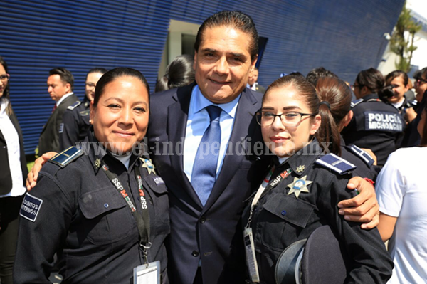 Reconoce Gobernador Silvano Aureoles labor de mujeres policías