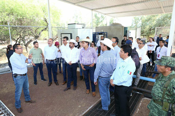 Silvano Aureoles conoció proyecto de geotermia en géiser de Ixtlán