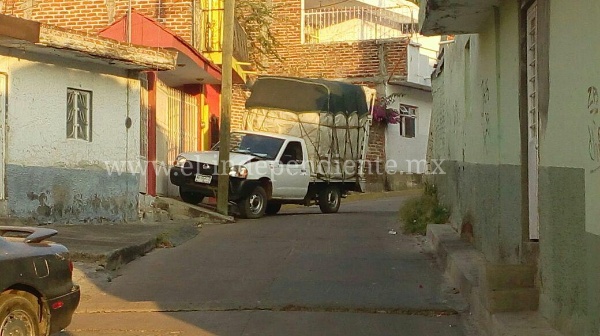 Atacan camioneta de Jornaleros en Jacona; hay 2 muertos y 2 lesionados