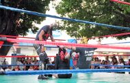 Niños zamoranos disfrutaron de espectacular función de lucha libre en la plaza principal