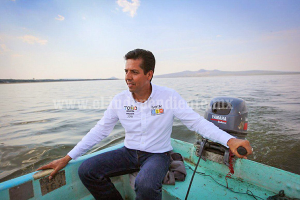 Toño García, por potenciar la producción pesquera de Michoacán