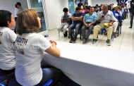 Candidata del Frente por Zamora mantiene acercamiento con  trabajadores  de empresa automotriz y con estudiantes