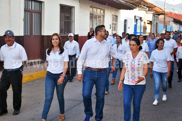 Eva María Pimentel presente en arranques de campaña de municipios del distrito 7