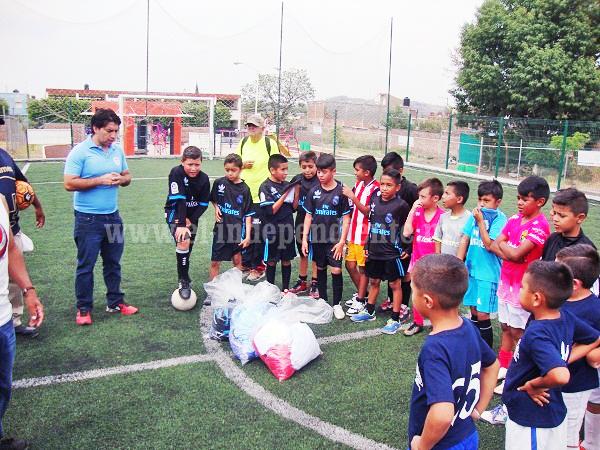 Premiaron a 3 equipos ganadores del torneo inaugural del Deportivo Los Sabinos