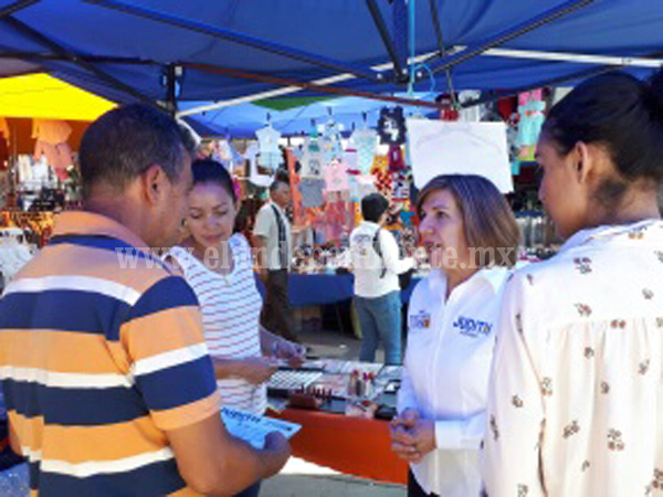 Candidata del Frente por Zamora visitó a comerciantes y paseantes del tianguis dominical