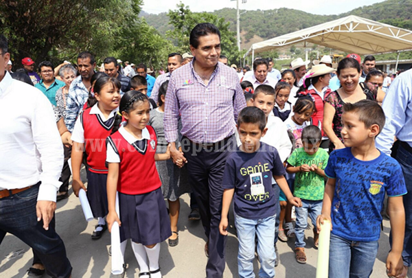 Habitantes de Crescencio Morales y Aputzio en Zitácuaro contarán con nuevas carreteras