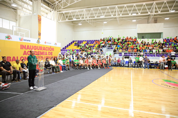 Apadrinan los 12 Guerreros apertura de Academia de Baloncesto Aguacateros en Uruapan