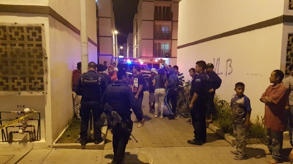 A golpes y puñaladas asesinan a un hombre en el fraccionamiento Acanto II, en Zamora