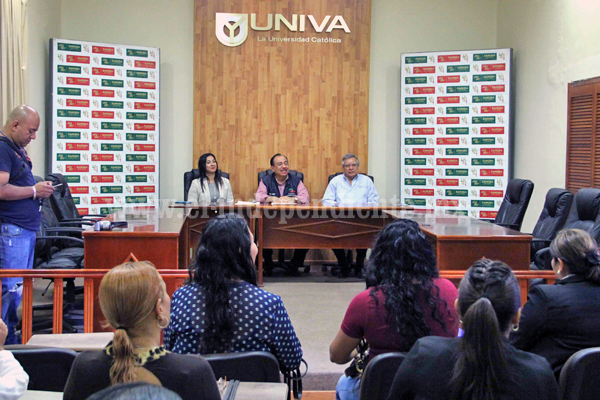 Gobierno Municipal y UNIVA entregaron reconocimientos a mujeres