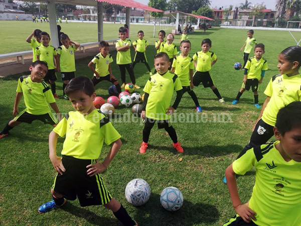 Escuela de futbol del Carmen lista para el inicio de la liga infantil