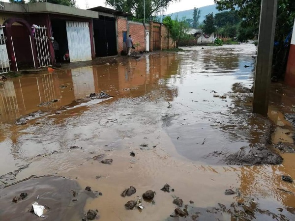 Se desborda el Río Duero en Chilchota, hay varias casas afectadas