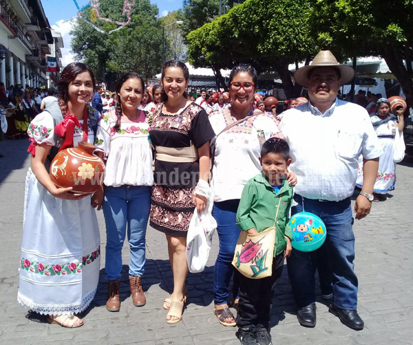 Participan artistas de Tangancícuaro en Festival del Día del Artesano michoacano