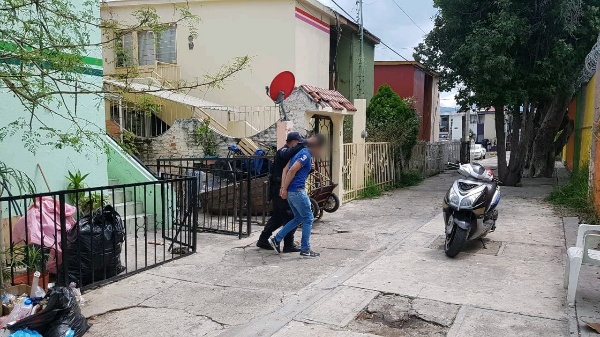 Policía detiene a 6 muchachos en el Infonavit Arboledas