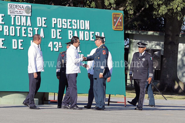 Asiste Gobernador a toma de protesta del nuevo comandante de la 43 Zona Militar