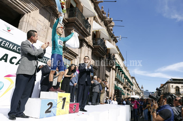 Premia Silvano Aureoles a ganadores de la Vuelta Internacional Ciclista, Michoacán 2018