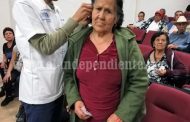 Adultos mayores de Ixtlán, beneficiados al recibir sus aparatos auditivos