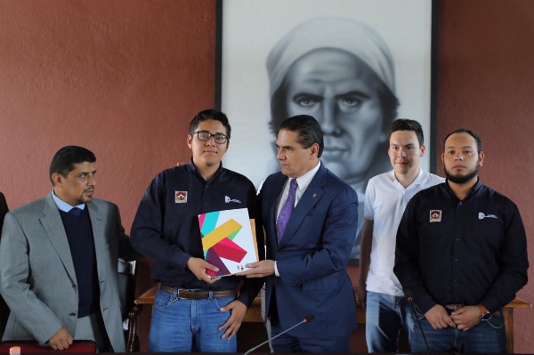 Felicita Gobernador a michoacanos campeones del torneo de robótica en Polonia