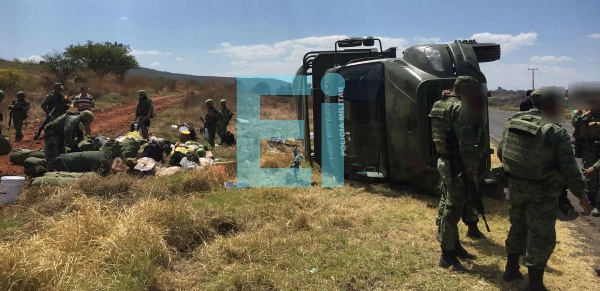 Diez soldados heridos al volcar un camión militar