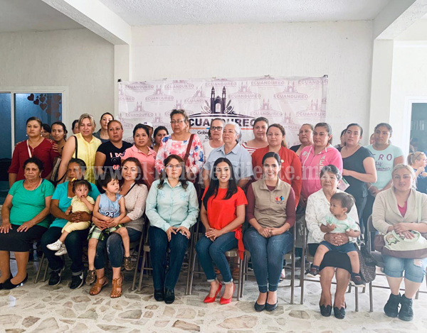 En Ecuandureo entregan a mujeres apoyos por más de 140 mil pesos