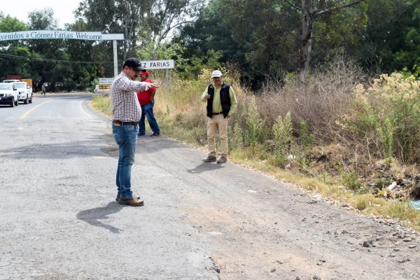 Realizan revisión física de la carretera Las Adjuntas-Gómez Farías en Tangancícuaro