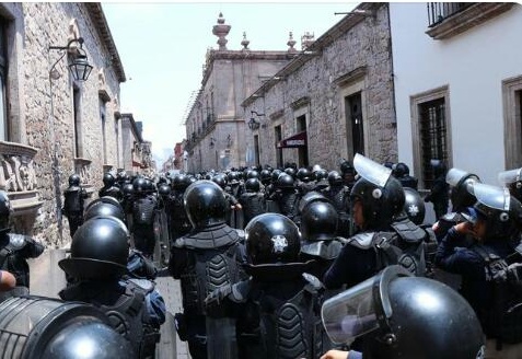 Tras agresión de manifestantes, Policía Michoacán refuerza operativo en Centro Histórico