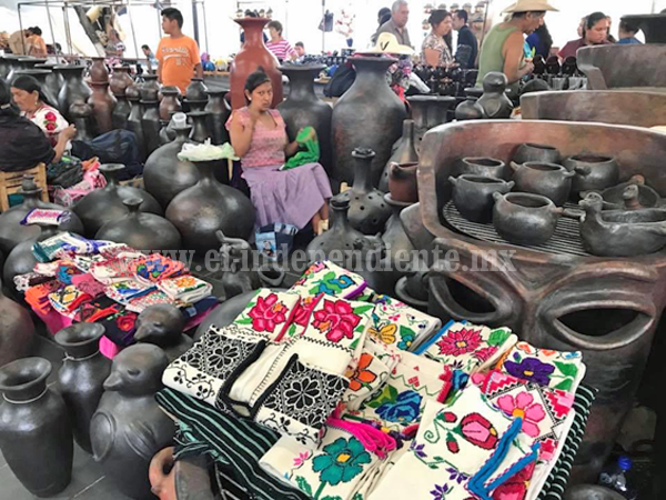 Visita el tianguis artesanal más importante de América Latina, en Uruapan
