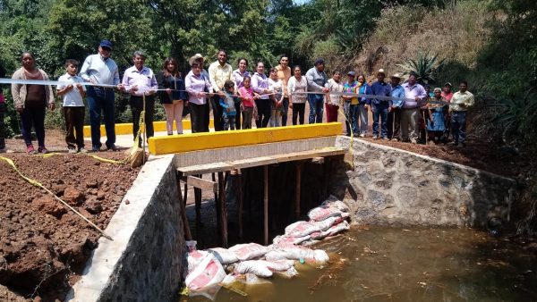 Invierten casi 400 mil pesos en construcción de puente en Guarachanillo en Tangamandapio