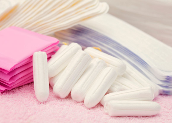 Tampones menstruales y toallas femeninas de plástico, altamente dañinos para el cuerpo