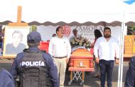 Autoridades municipales y estatales rinden honores a los 4 policías municipales caídos